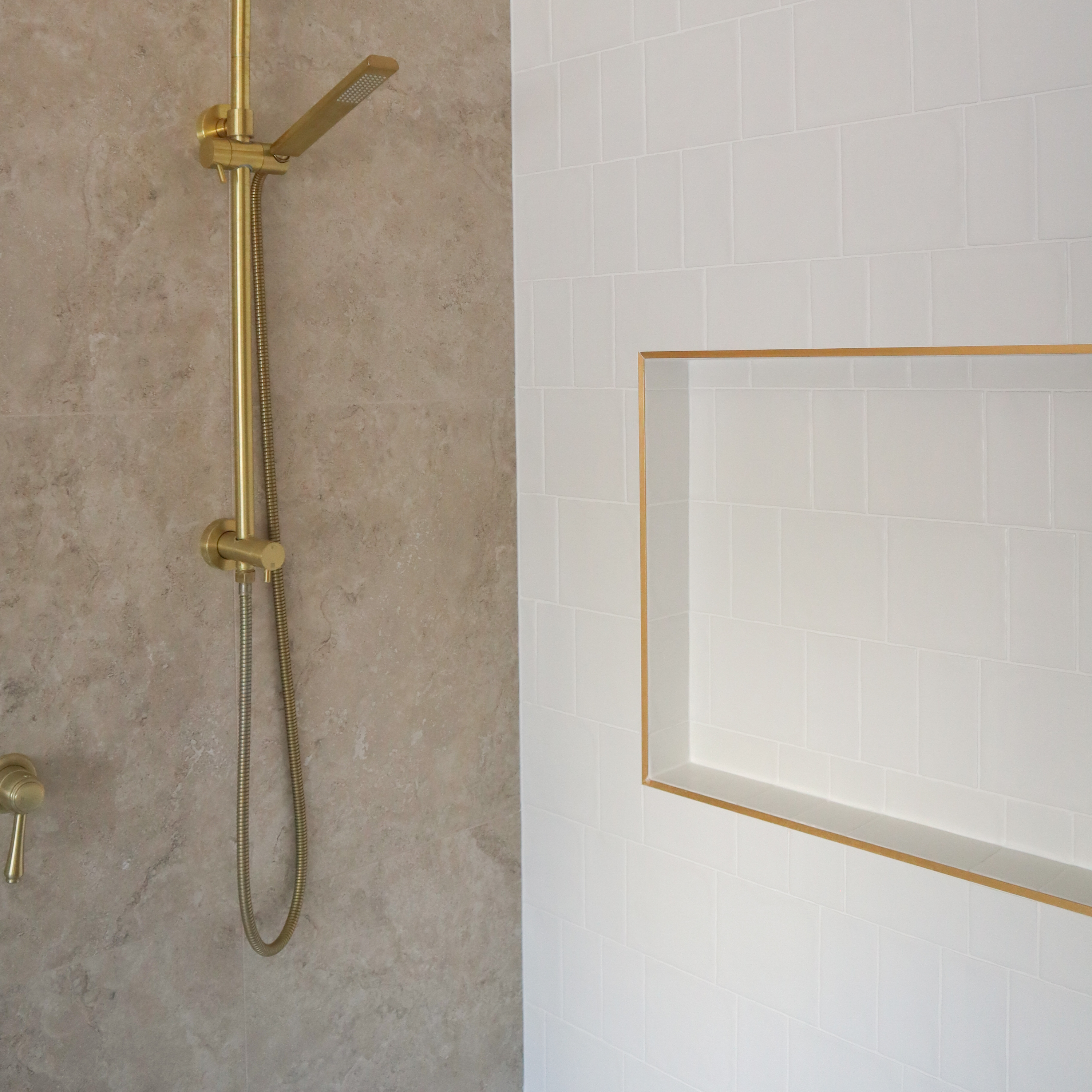 Noosa White Gloss Wave