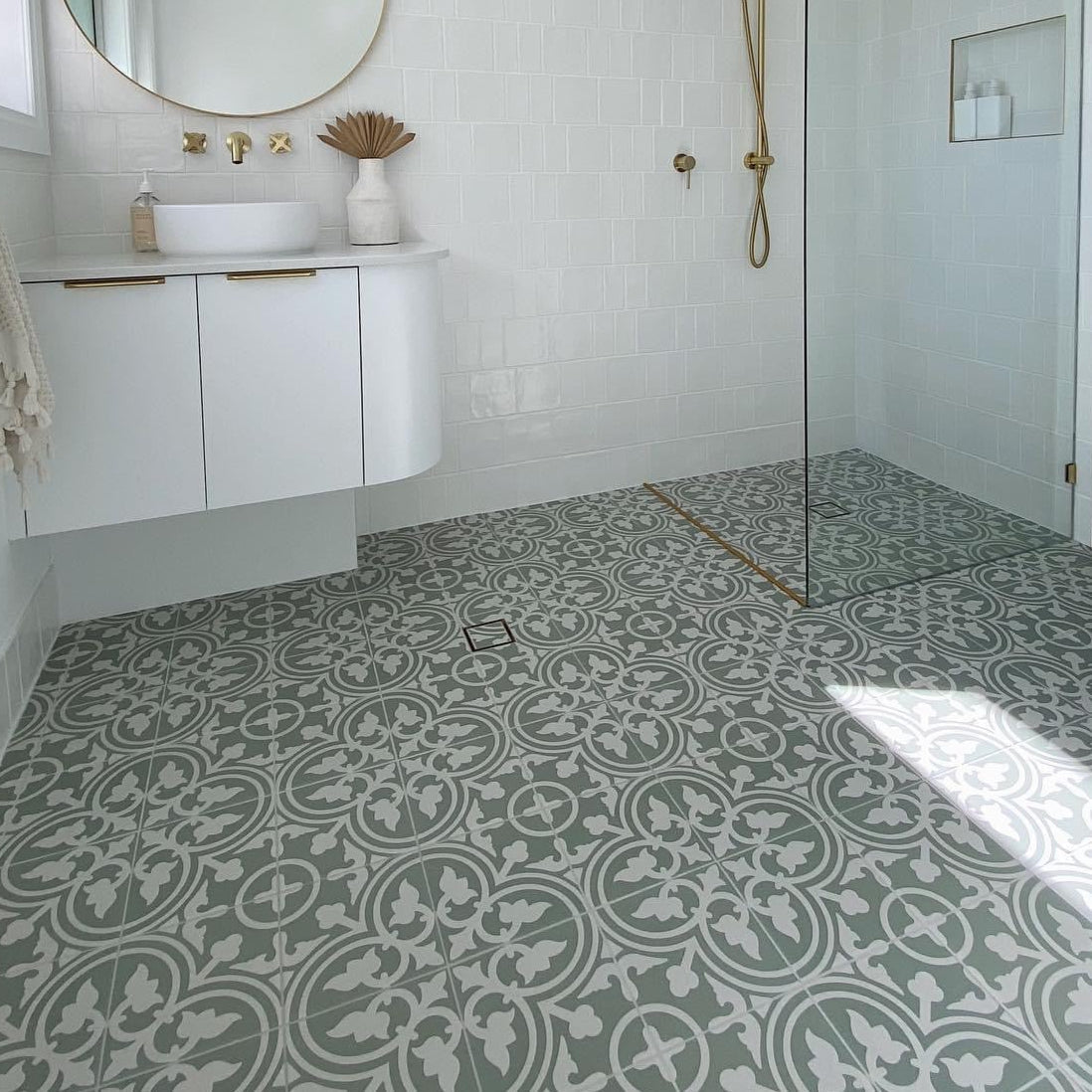 Picasso Shadow Pale Green