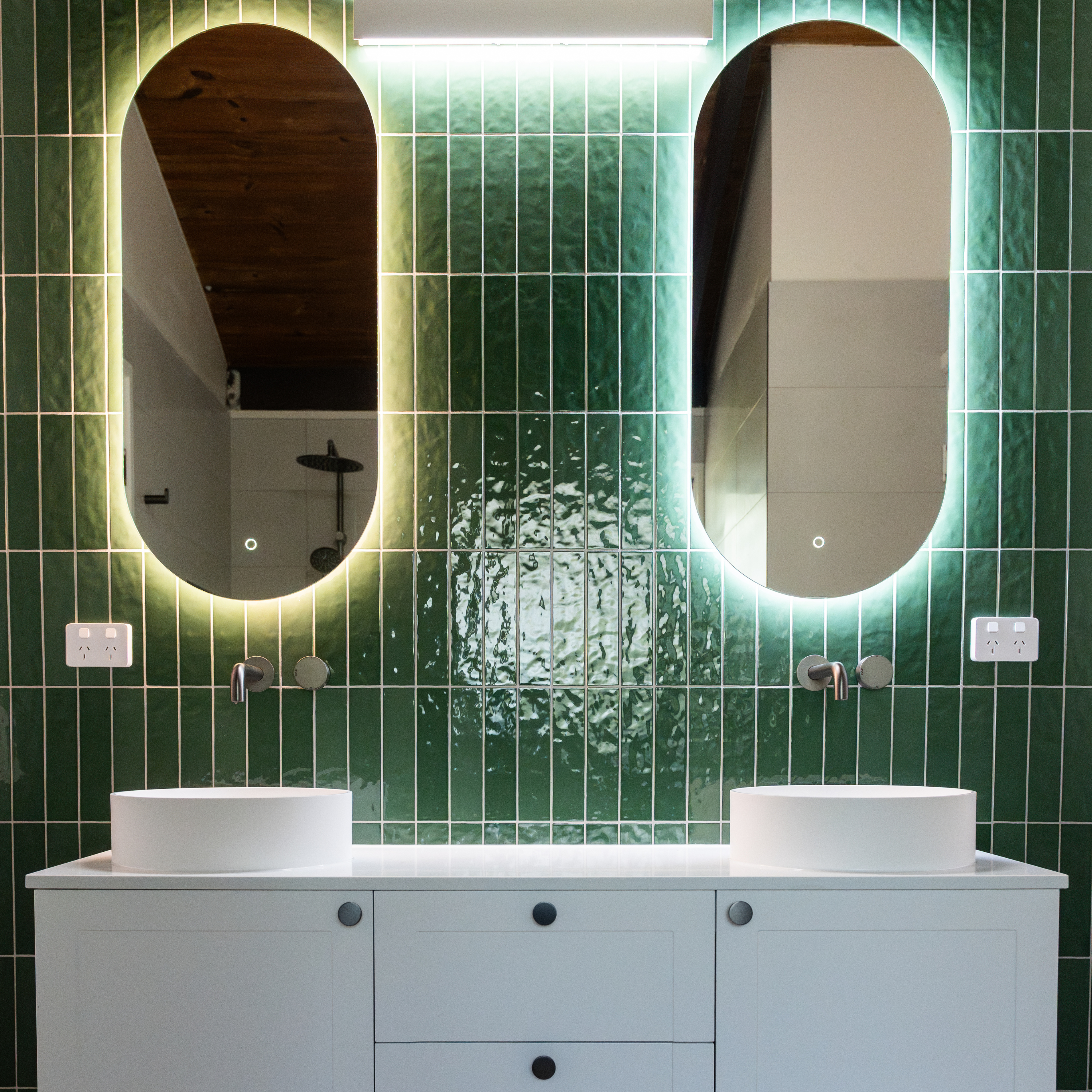 Wave Stone Green Gloss Subway