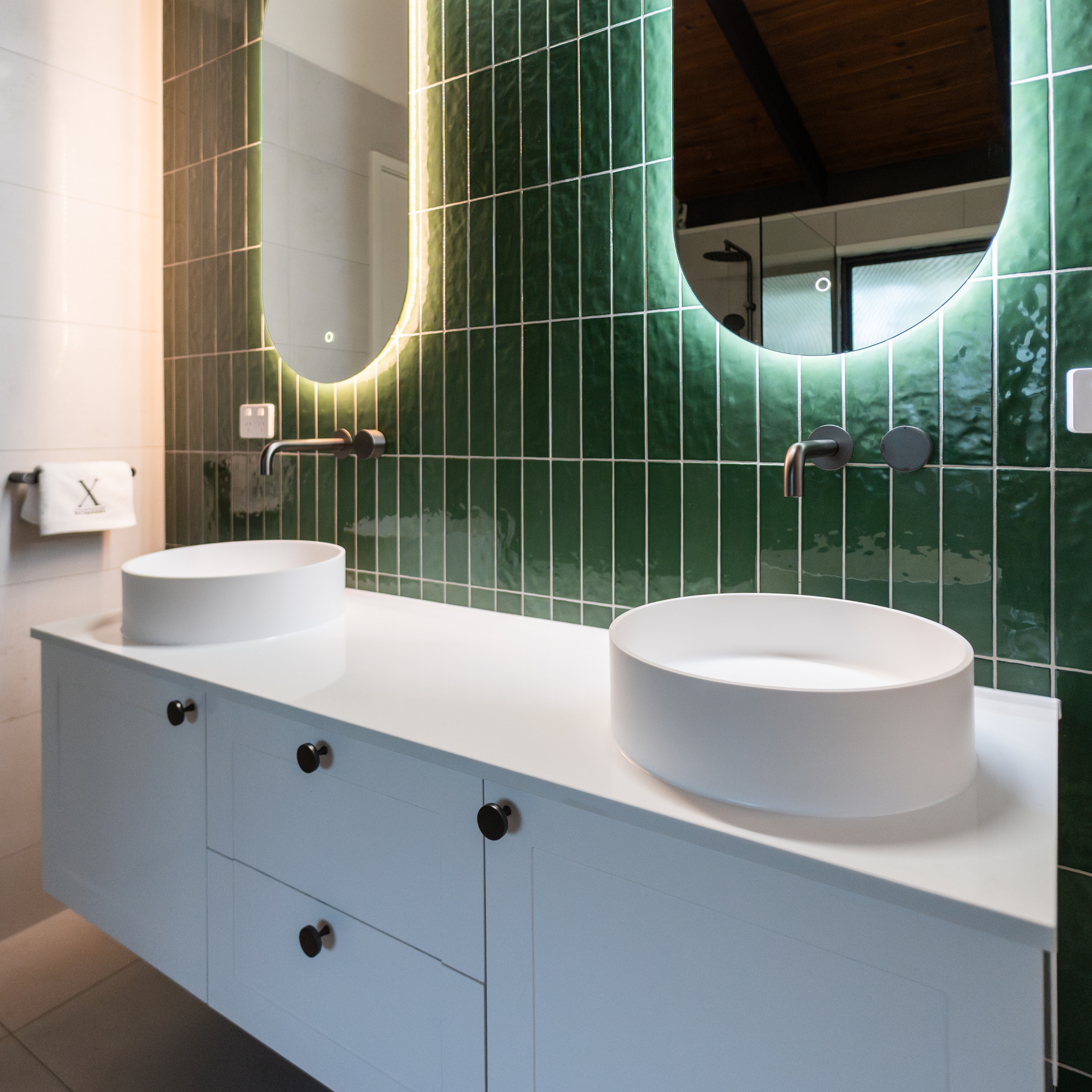 Wave Stone Green Gloss Subway