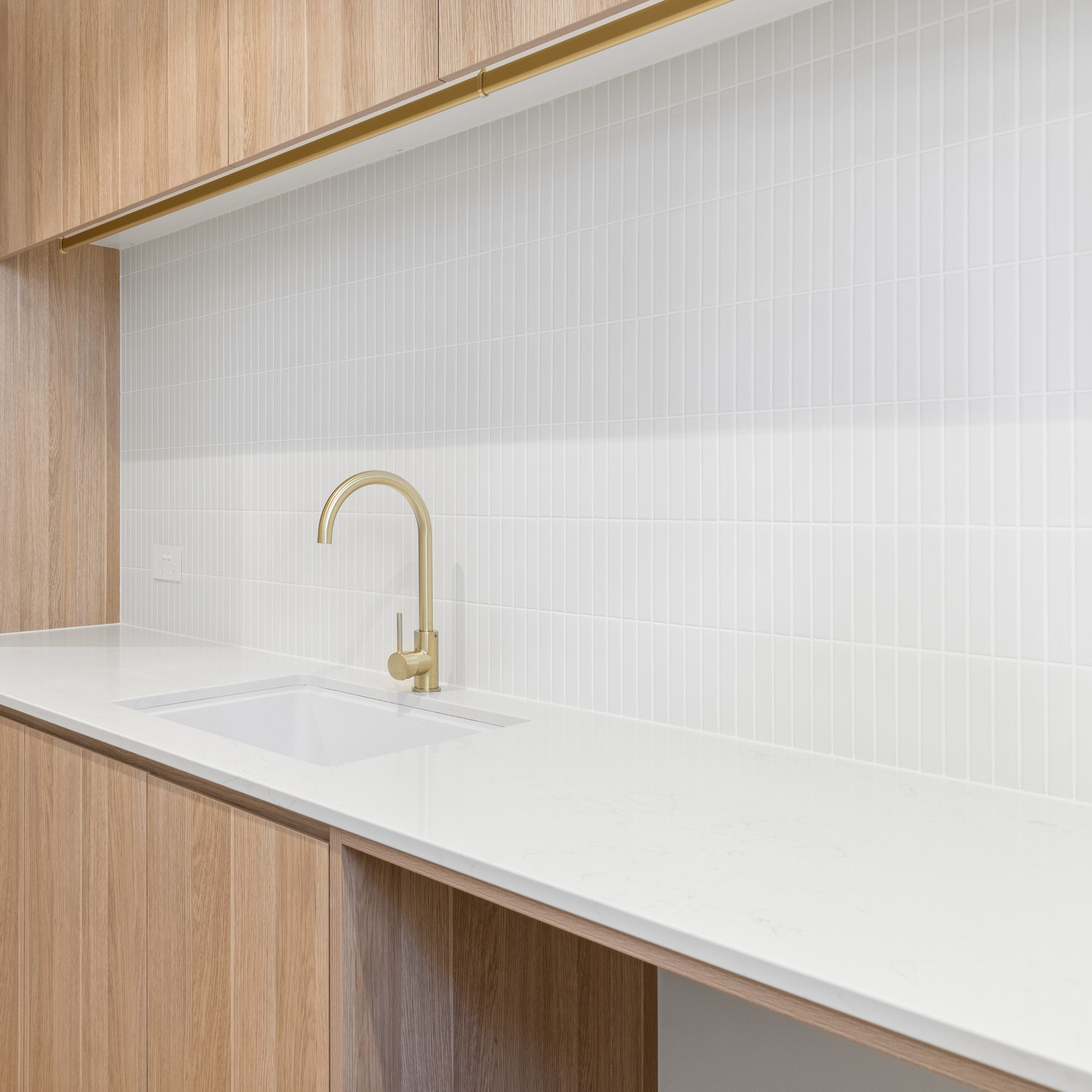 Byron Kit Kat Matte White Mosaic