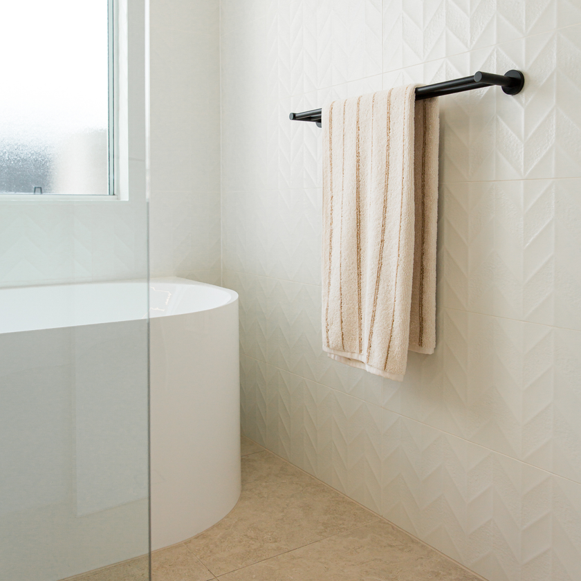 Travertine Cross Cut White + Chevron White