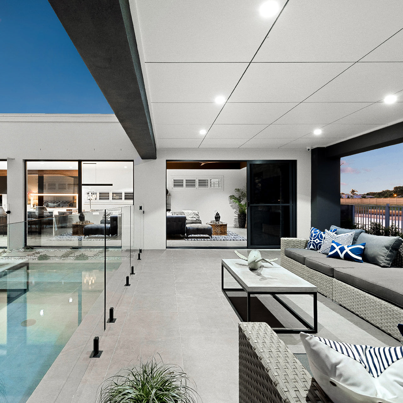 Lifestone Dark Grey External