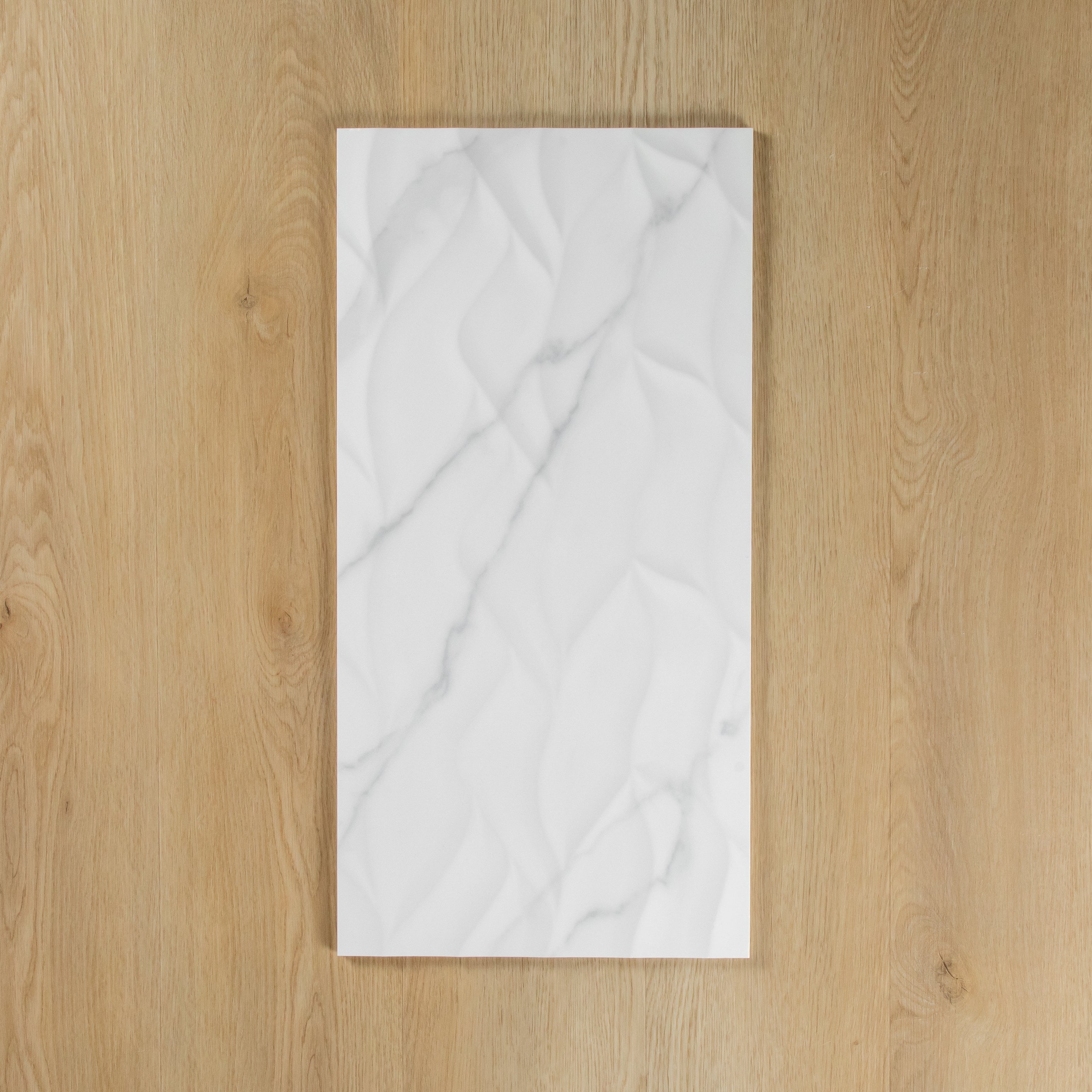 Light Calacatta Gloss Wave Feature