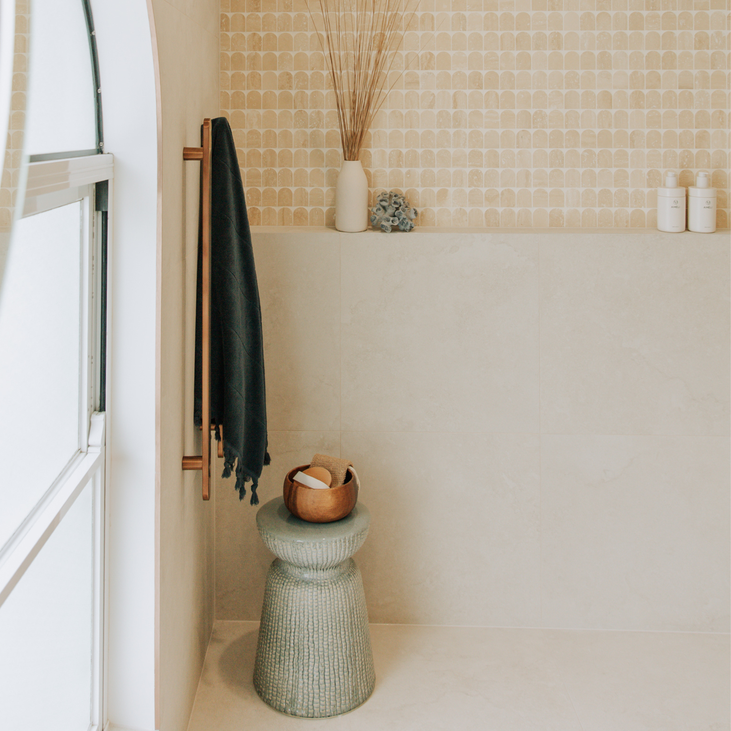 Travertine Cross Cut Cream + Mini Arch Mosaic Travertine