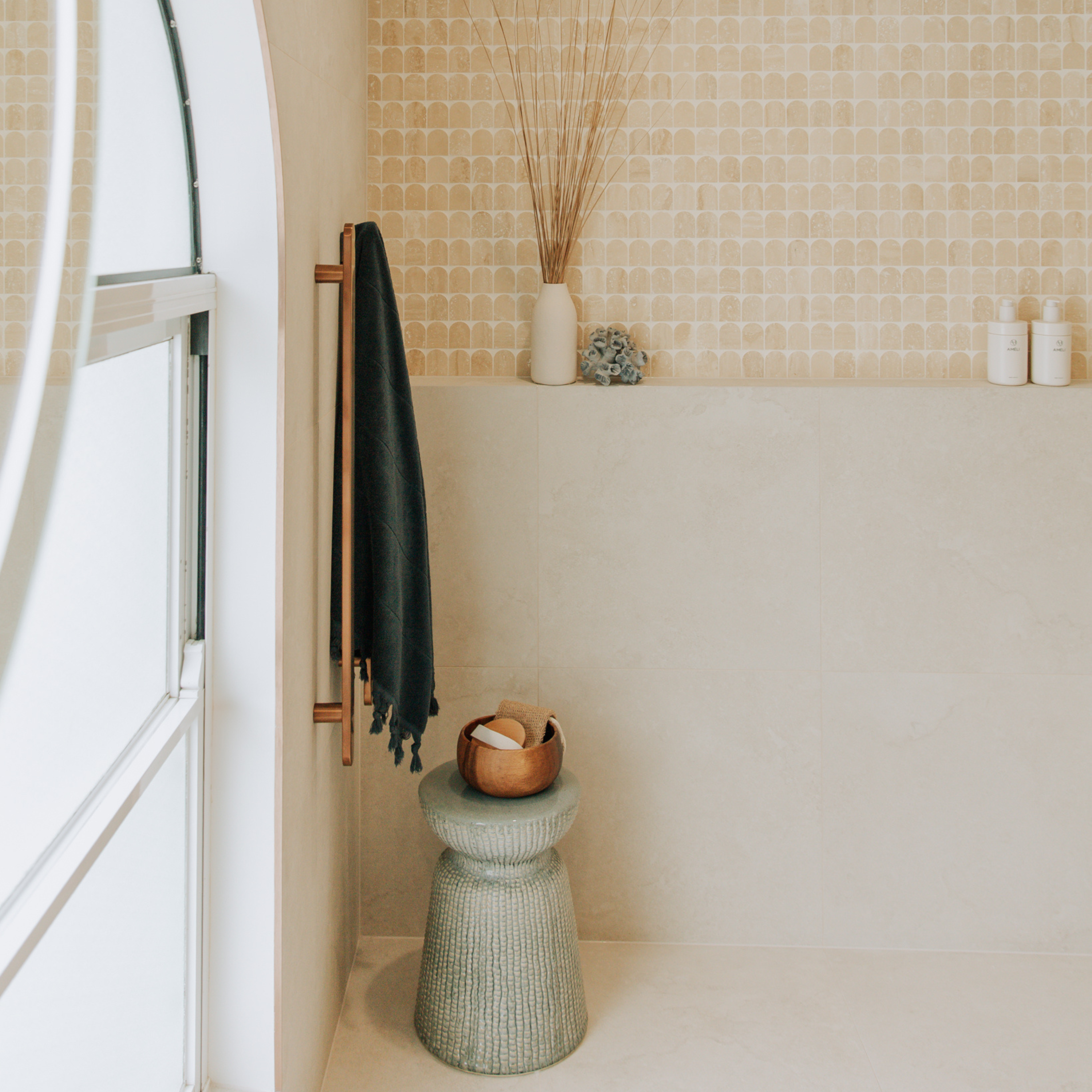 Travertine Cross Cut Cream + Mini Arch Mosaic Travertine