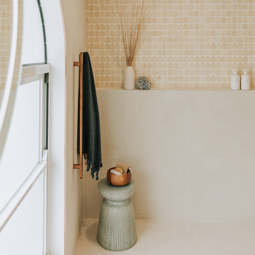 Travertine Cross Cut Cream + Mini Arch Mosaic Travertine