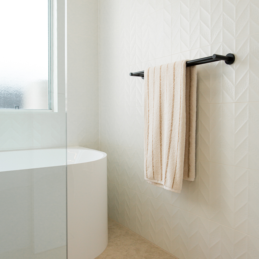 Travertine Cross Cut White + Chevron White